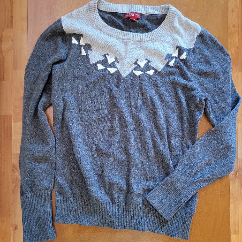 Merona Gray Patterned Sweater in Size Medium - Holiday Sweater